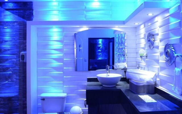 Luxury 14 Bedroom Villa Walking to Clubs/beaches!