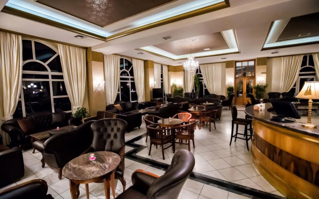 Kouros Hotel