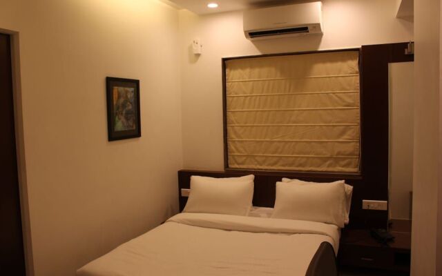 JK Rooms 103 Loharkars Hotel