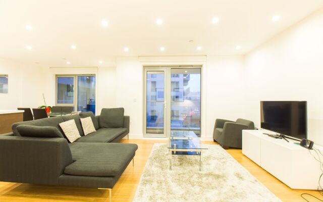 Two Bedroom Apartment Aldgate