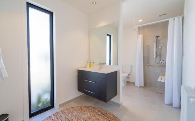Lake House - Te Anau Holiday Home