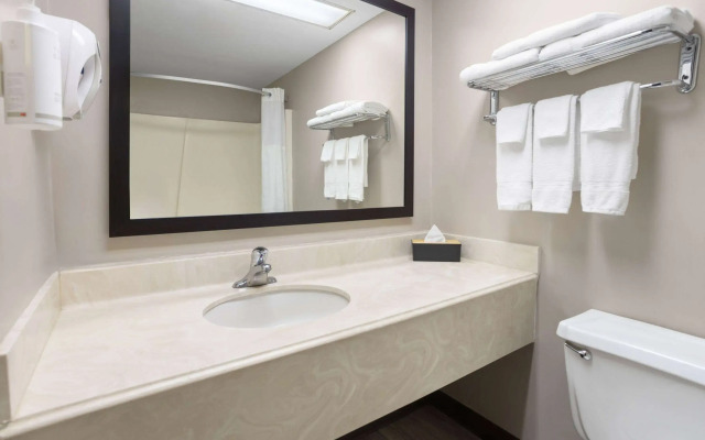 Super 8 by Wyndham Henrietta/Rochester Area