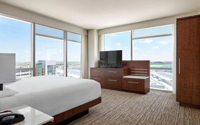 Calgary Airport Marriott In-Terminal Hotel