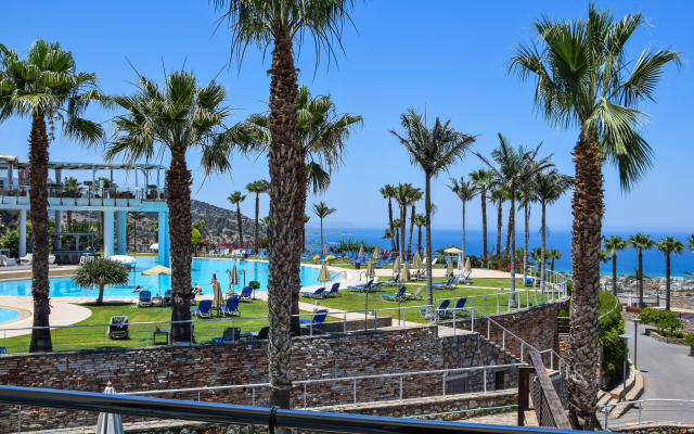 The Noverian Scenic Crete Hilltop Villa Resort & Spa