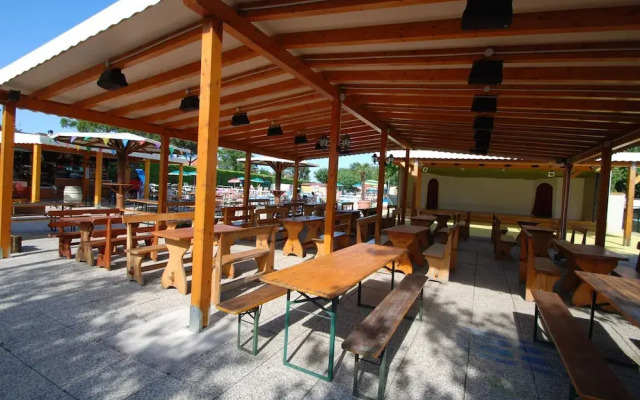 Wooden Chalet with Terrace near Beach