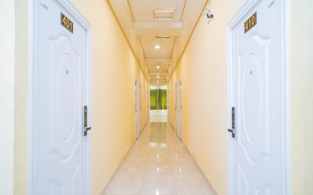 RedDoorz Plus Syariah near Pasar Turi