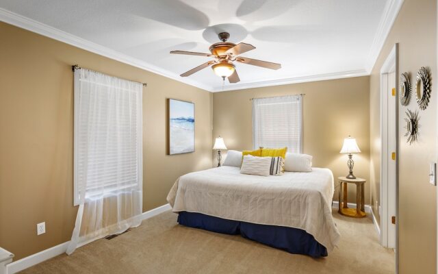 Bradley Bungalow Sleeps 11 Sevierville