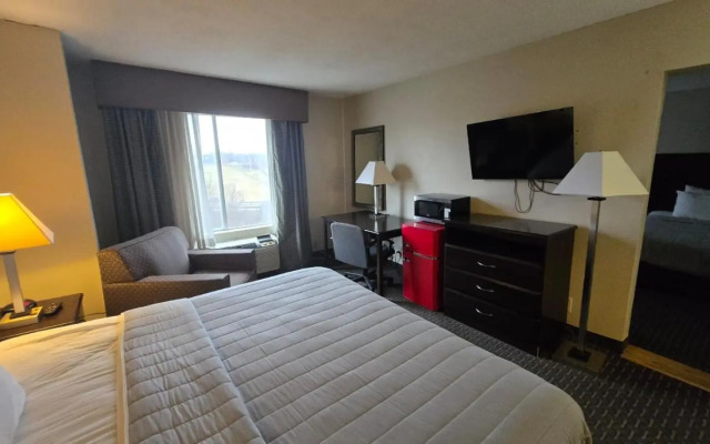 Copley Inn & Suites By OYO Akron OH