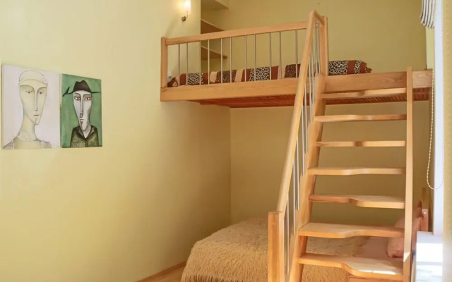 Deluxe Old Town Apartment