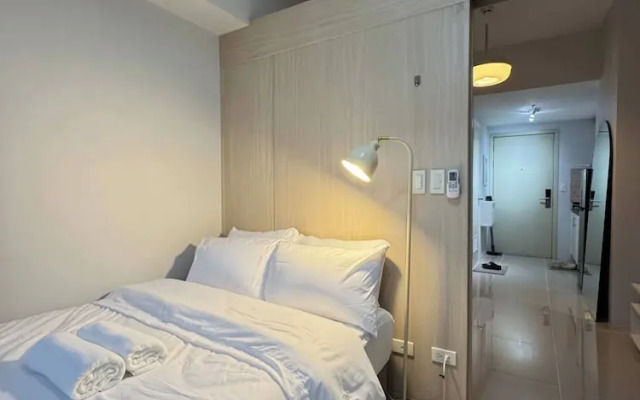 Entire Apartment in Makati City With Fast Wifi