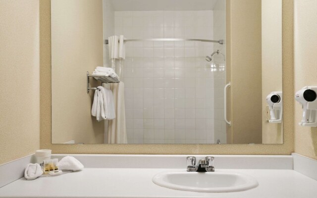 Days Inn - Moose Jaw