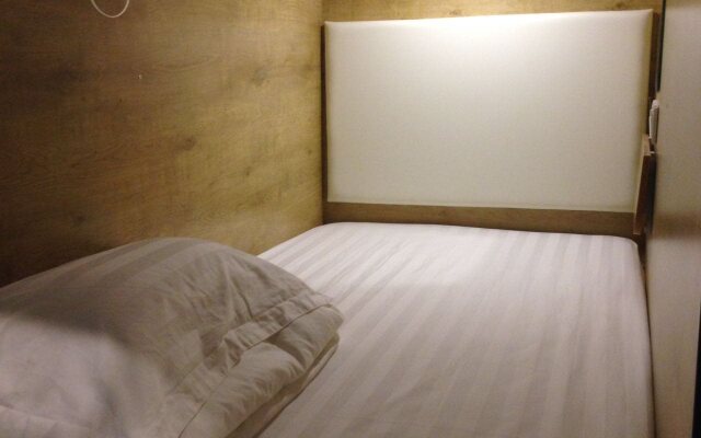 Cube Bed Station - Hostel
