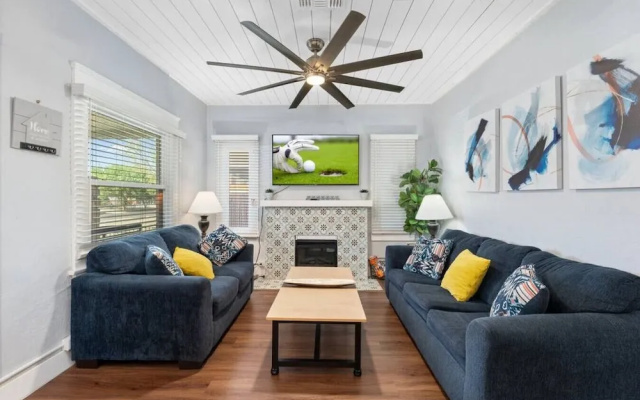 Centra Phoenix House Kingbed