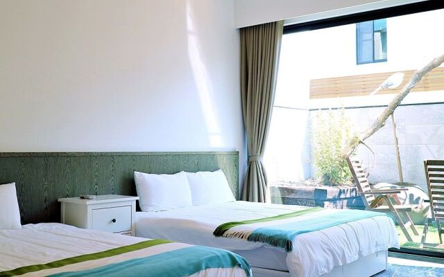 SUN-LIGHT-B&B