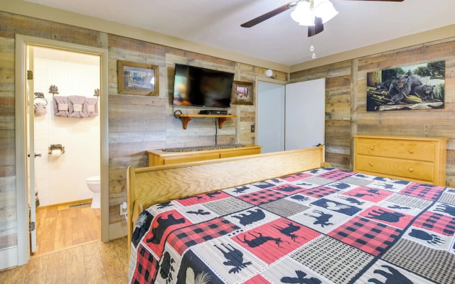 Deck & Stunning Mountain Views: Gatlinburg Home!