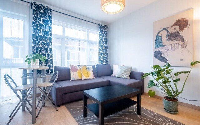 Flat With Balcony Near Bull Statue in Kadikoy