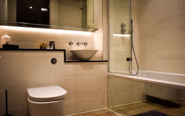 Modern 1 Bedroom Apartment With Balcony By Preston Park