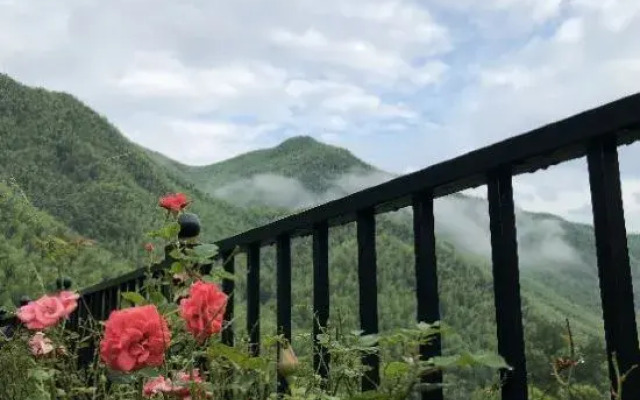 Yinju Shanshui Holiday Hotel