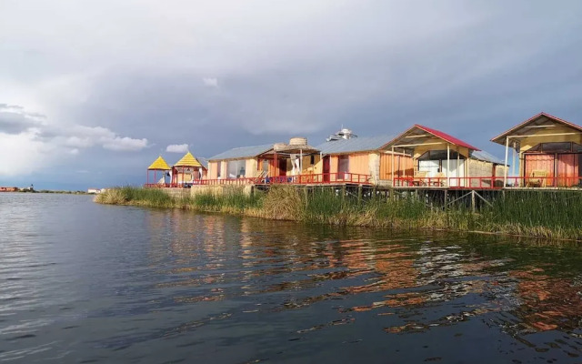 Uros Qhota Uta Lodge