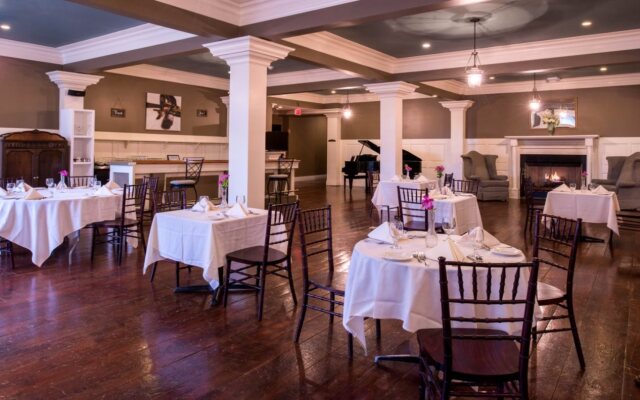 Niagara Crossing Hotel & Spa