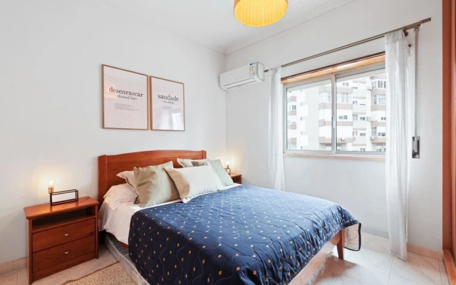 Bright & Cosy Apartment for 4 in Almada