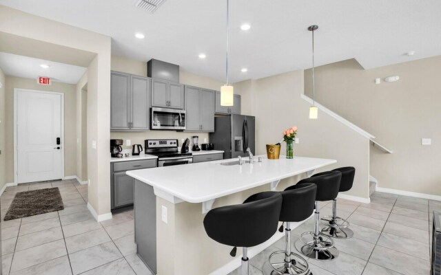 Comfy House at Compass Bay Cb102