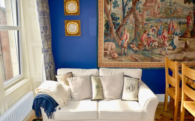 Traditional Boutique Apartment off Leith Walk