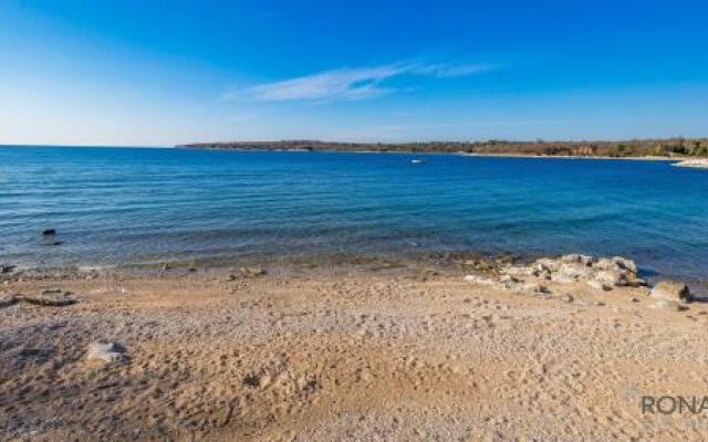 One-Bedroom Apartment in Cervar Porat