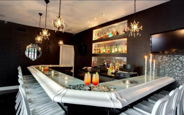 Dorchester Miami Beach Hotel & Suites
