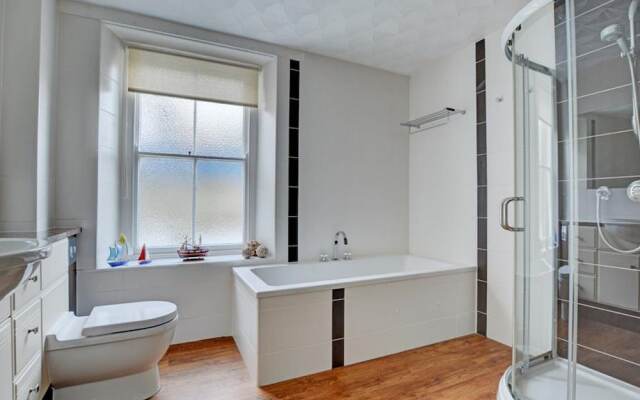 Nice Holiday Home in the Beautiful, Hilly Looe, Near the Sandy Beach