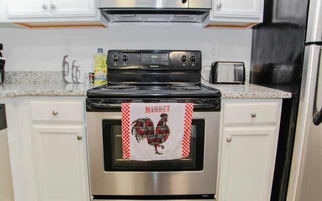 Music City Retreat Awesome Location, Sleeps 4!