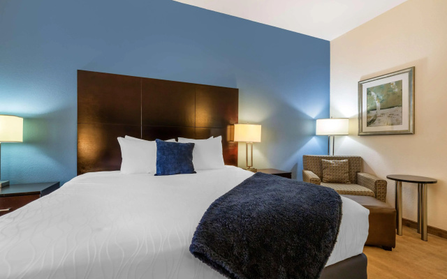 Best Western Plus Lytle Inn & Suites