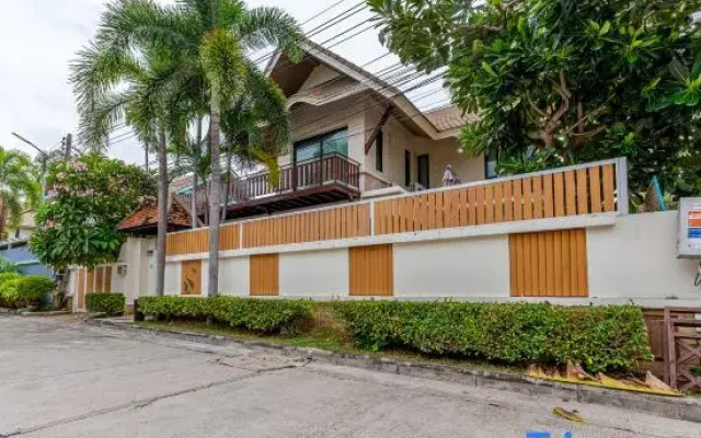 Thai Home 3B  11 Near Hollywood