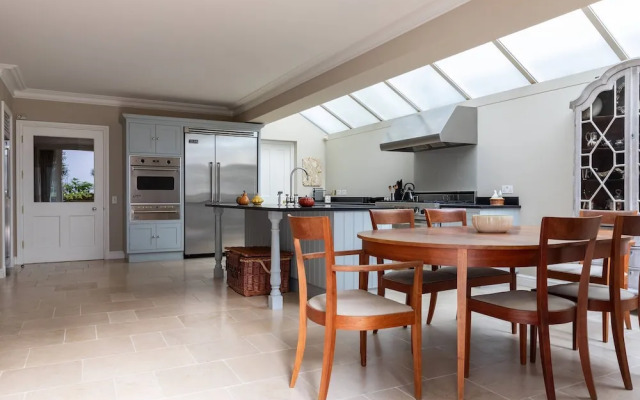 Earl's Court Square XI by Onefinestay