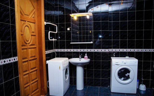 Golden Globus Hostel