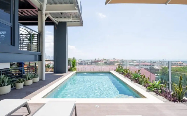 w Exceptional 1BR With Balcony in Casco View