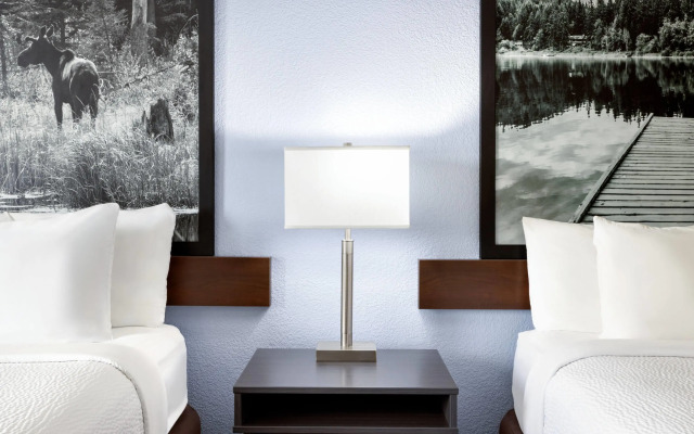 Super 8 by Wyndham Swan River MB