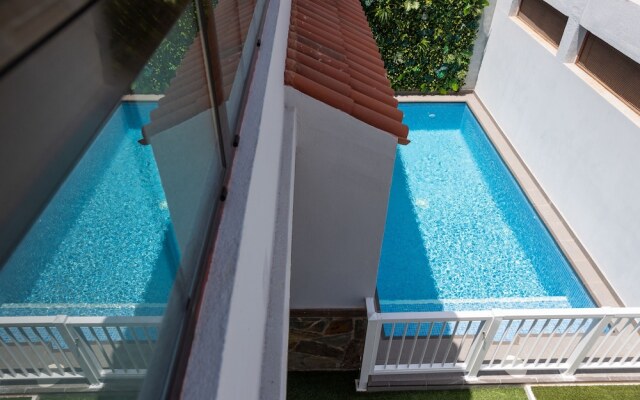 Great house with pool close to beach