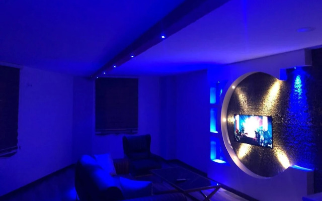 H&M Suit Residence