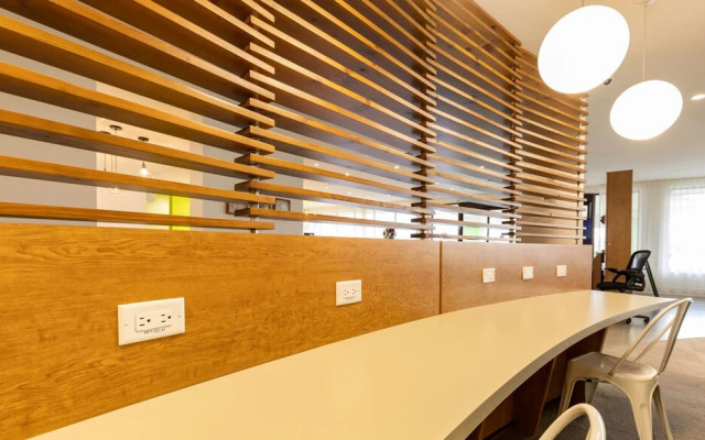 Entire Studio With Free Shuttle to Disney