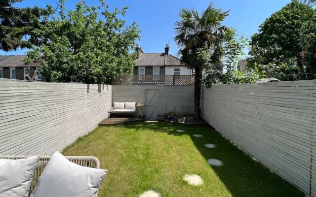 Lovely 2BD Flat With Private Garden - Bounds Green