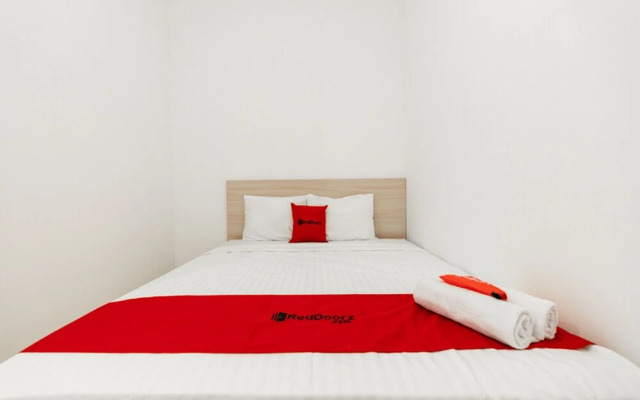 Cemerlang Guesthouse by RedDoorz