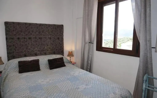 Eagles Nest - Massive townhouse with Pool with outstanding views