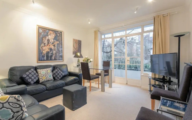 2 Bedroom Flat With Balcony In Chelsea