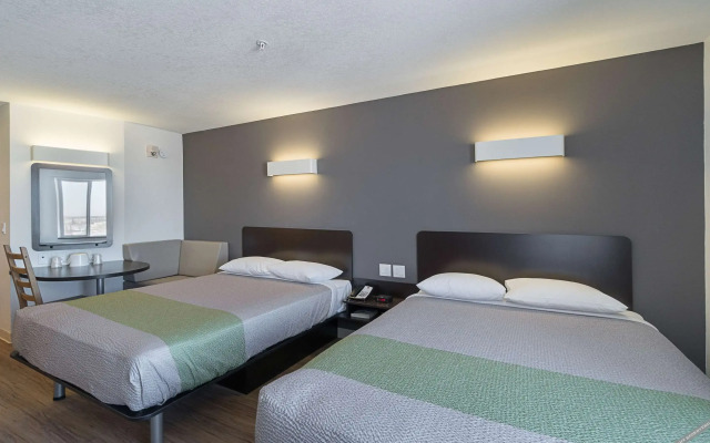 Studio 6-Bruderheim, AB