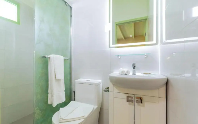 Flamingo Suite 1BR 1BA Apt w Pool Parking