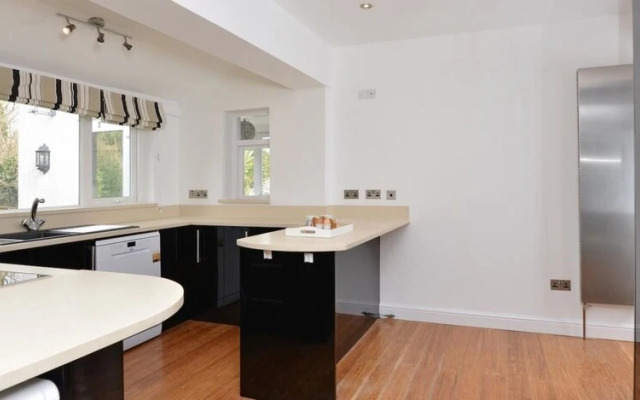 Allways - Spacious Bungalow Near Beaches