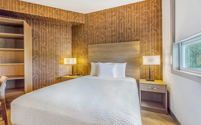 Days Inn & Suites by Wyndham West Edmonton