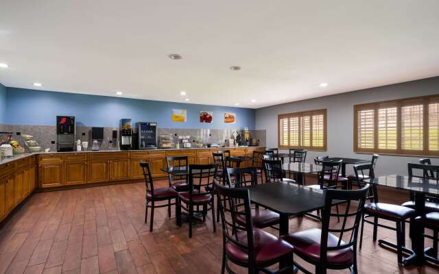 Quality Inn & Suites Oklahoma City North