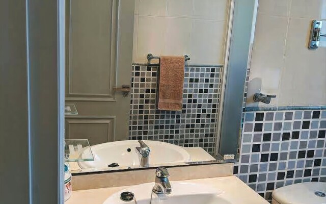 Spacious Neuva Andalucia 2 bed Apt